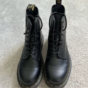 Dr. Martens 1460 Smooth Leather Laced Up Boot NWOT